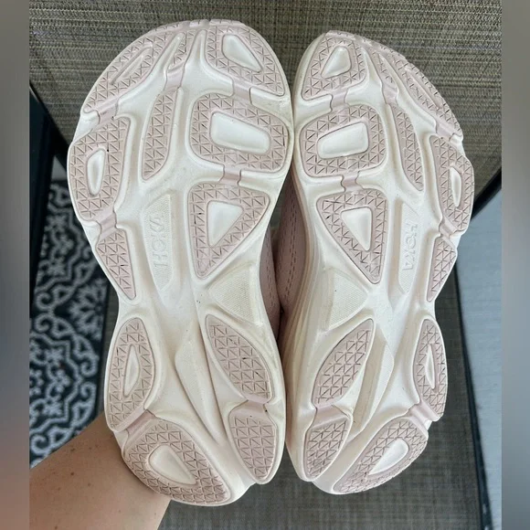 Like new HOKA One size 7 Cosmic Pearl Bondi 8 Running sneakers light Pink White - Picture 7 of 8